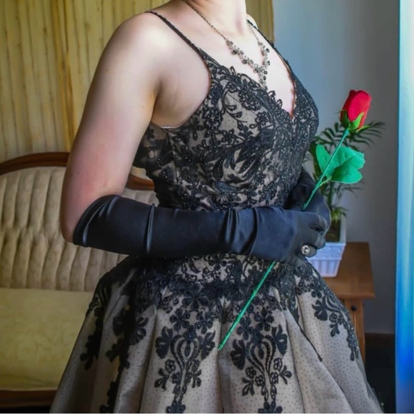 Prom/Formal Dress - Picture 1 of 7